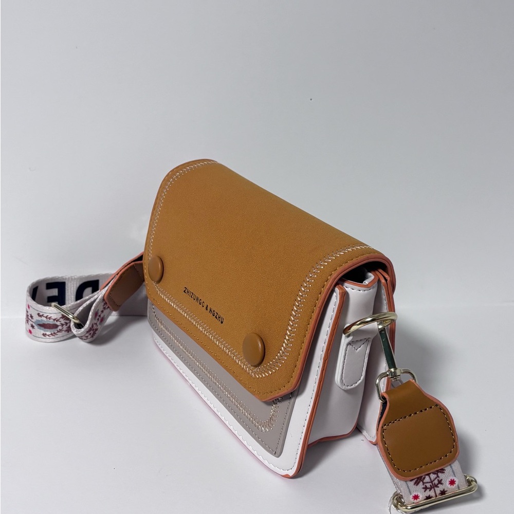 1292-Mini Tan and White Women's Bag - Picture 3 of 6